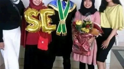 축하해!  졸업을!!     대.....학.교..........